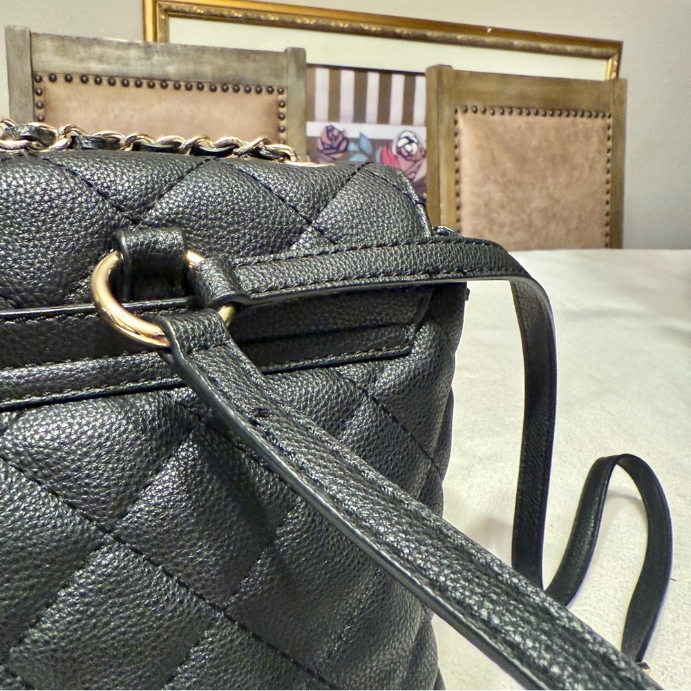 Hard 2 Find Black Leather Gillian Flap Guess Quilted Backpack Urban Spirit GG - Picture 15 of 16